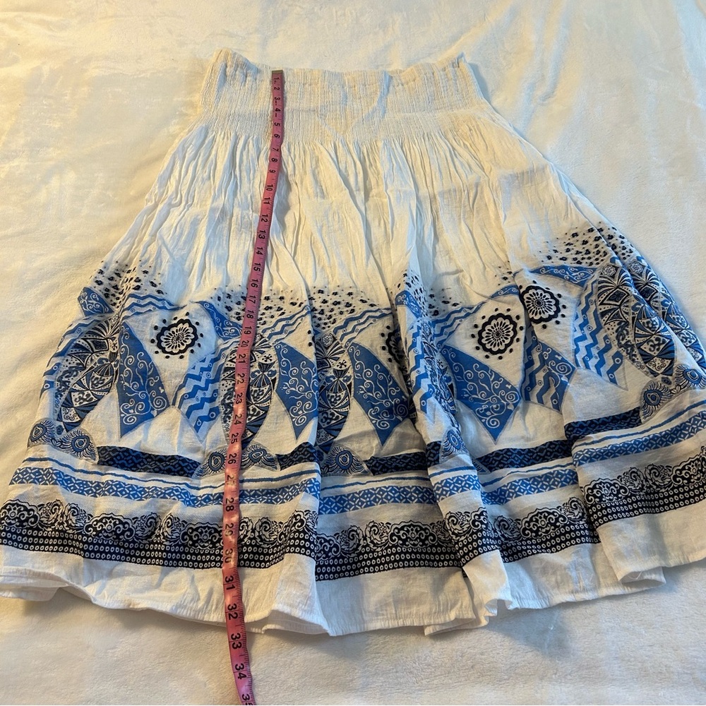 Coldwater Creek white and blue patterned full skirt size M smocked waist - Picture 8 of 8